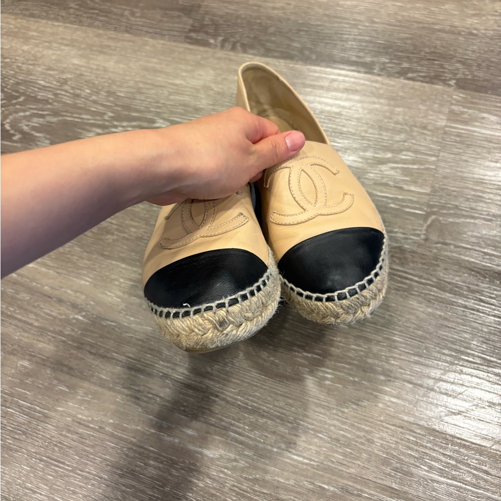 CHANEL Two-Tone Beige and Black Espadrilles - Picture 2 of 5